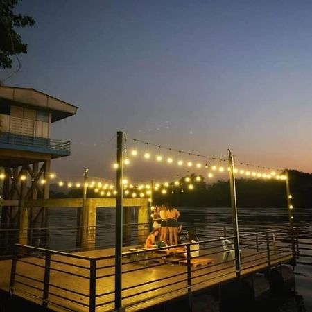 T & T Hostel Kanchanaburi City Exteriör bild