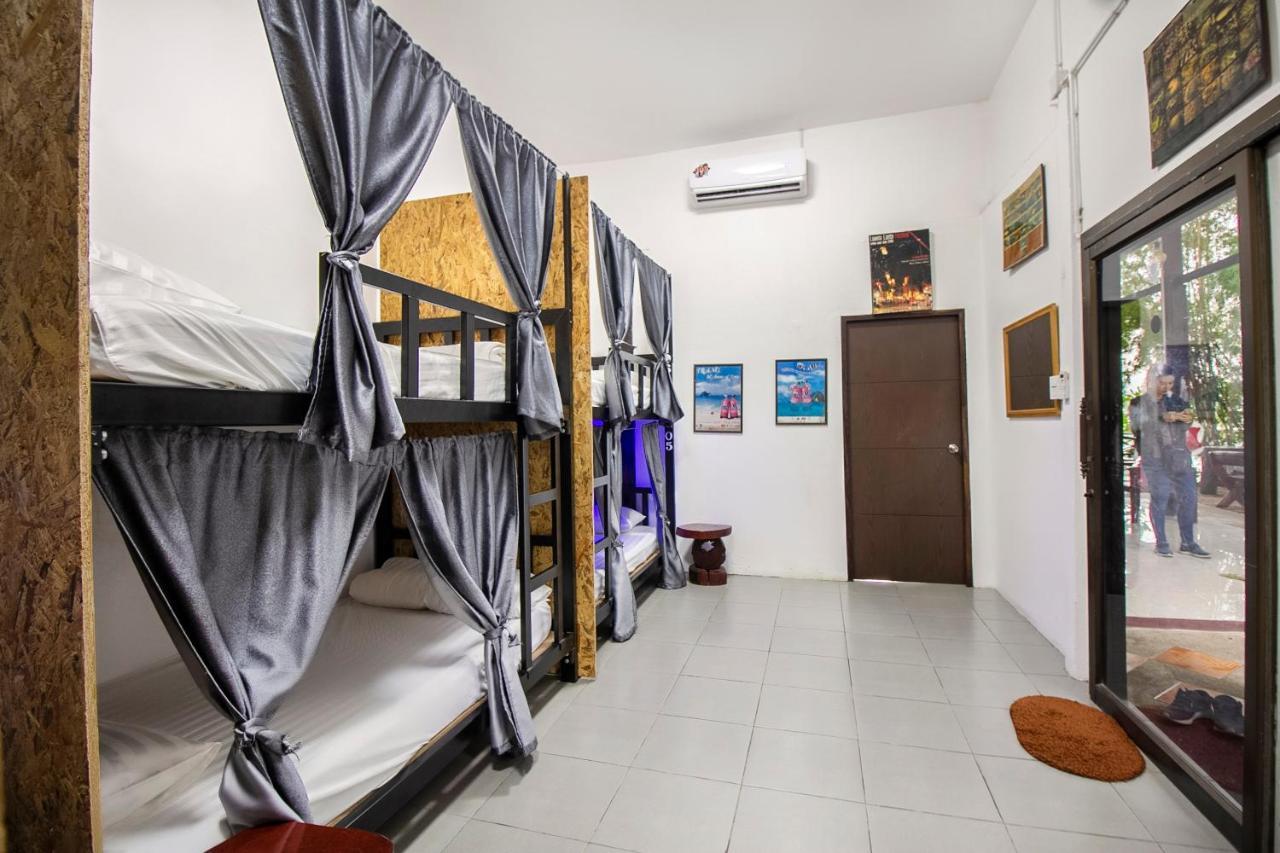 T & T Hostel Kanchanaburi City Exteriör bild