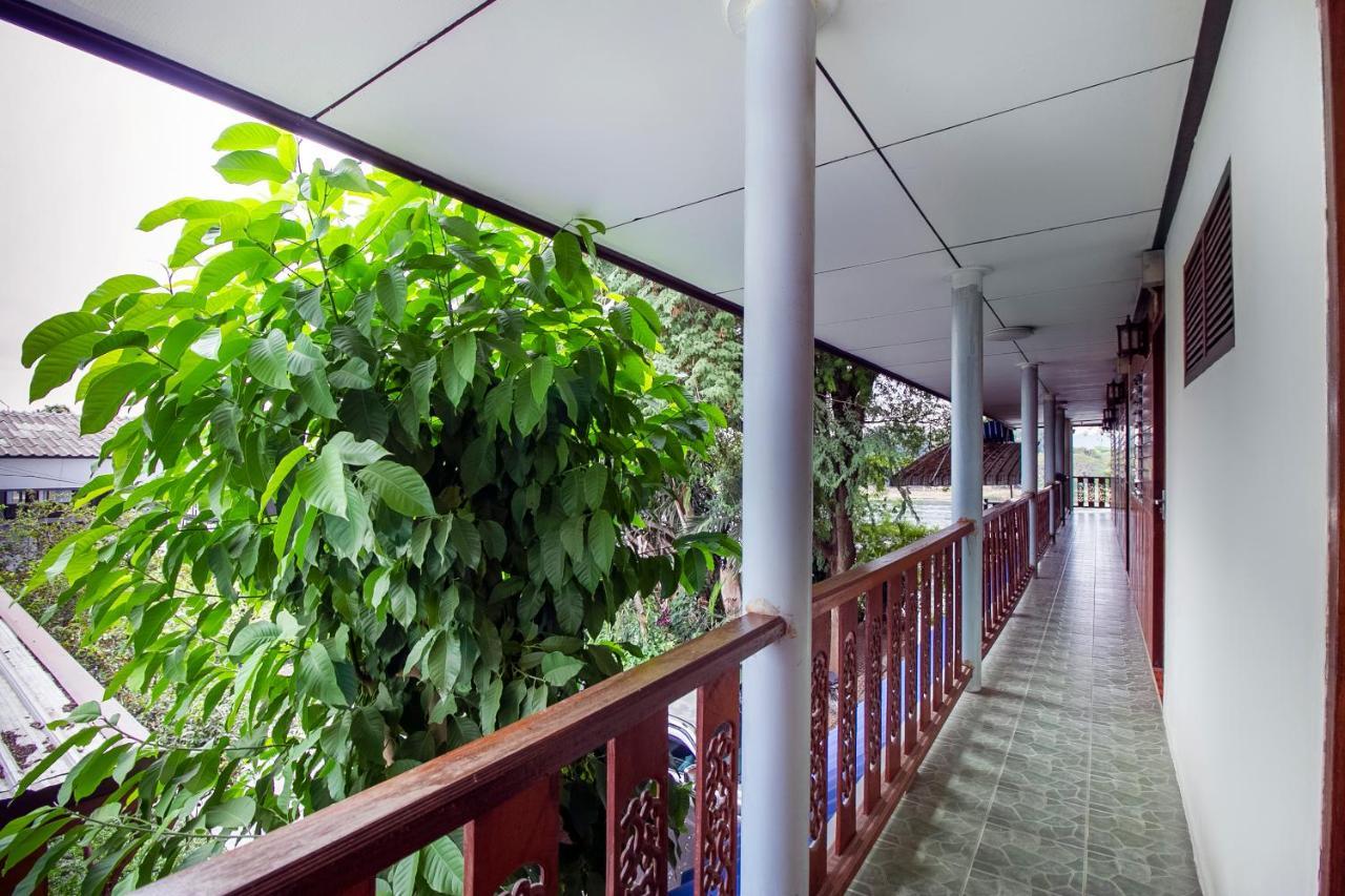 T & T Hostel Kanchanaburi City Exteriör bild
