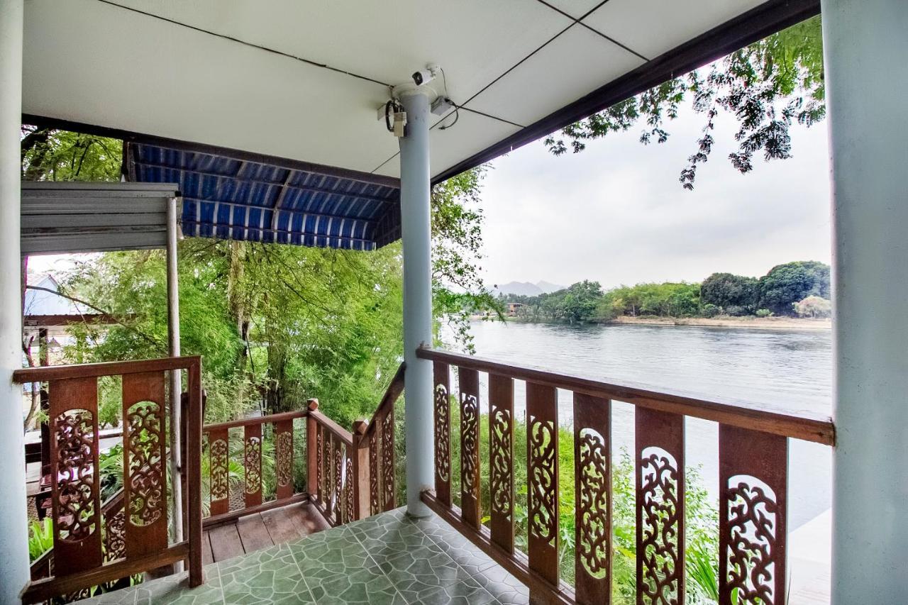T & T Hostel Kanchanaburi City Exteriör bild