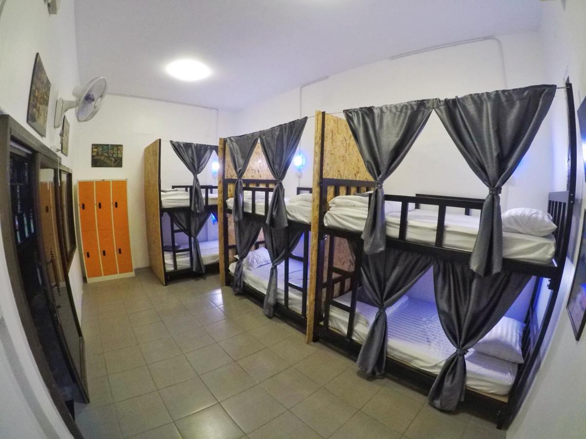 T & T Hostel Kanchanaburi City Exteriör bild