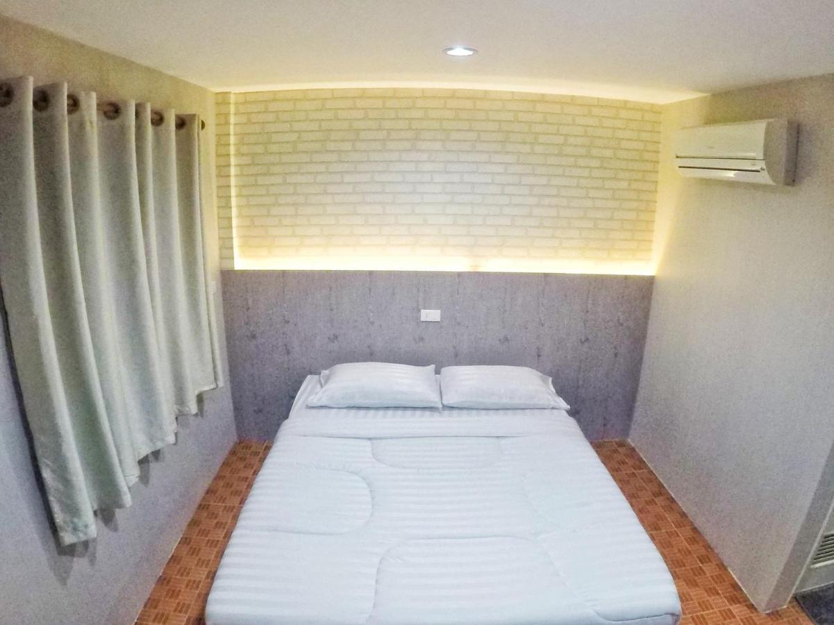 T & T Hostel Kanchanaburi City Exteriör bild