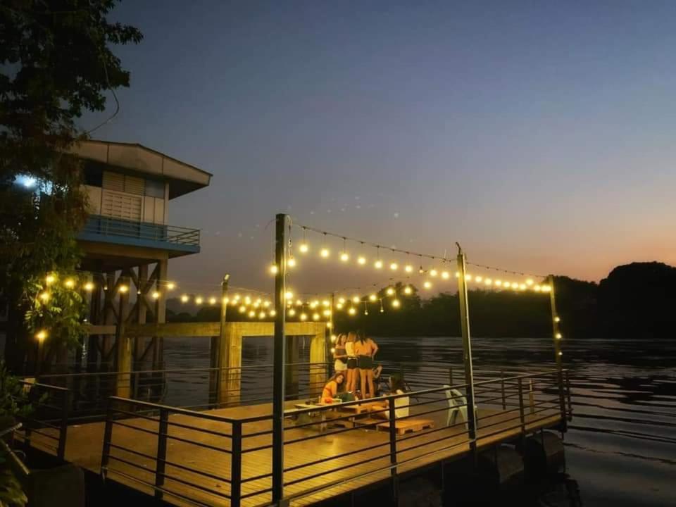 T & T Hostel Kanchanaburi City Exteriör bild
