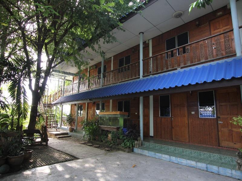 T & T Hostel Kanchanaburi City Exteriör bild