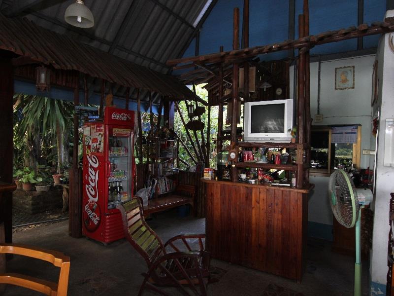 T & T Hostel Kanchanaburi City Exteriör bild