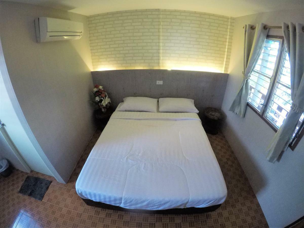 T & T Hostel Kanchanaburi City Exteriör bild